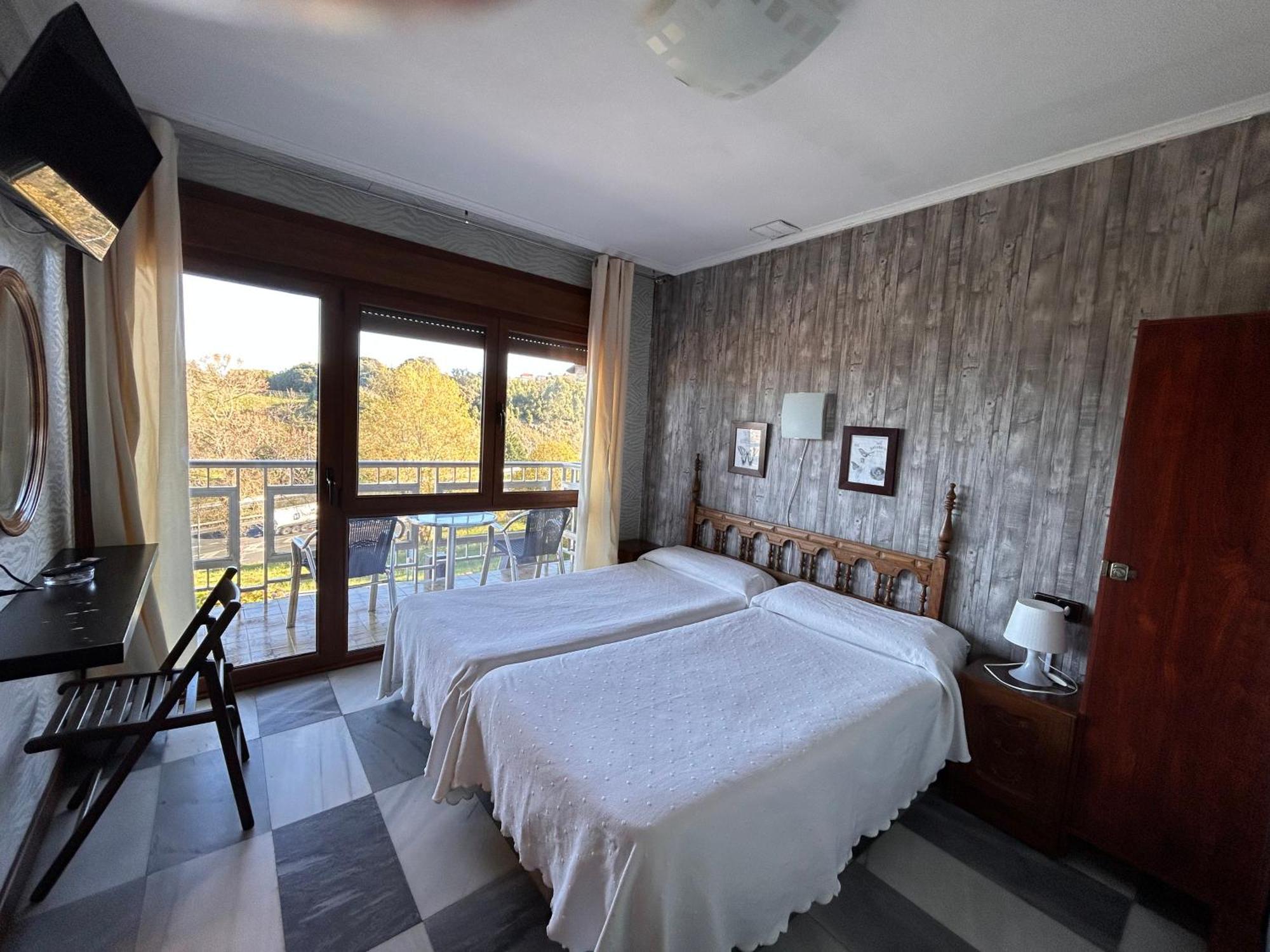 Hostal El Carro Laredo Eksteriør bilde